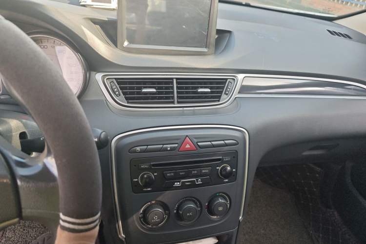 Used Peugeot 308 2014 Enjoy Edition Classic 1.6L Automatic Premium Model Audio And AC Panel