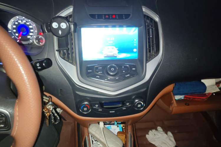 Used Geely Auto Diamond 2016 1.5L Manual Elite Version China IV Standard
