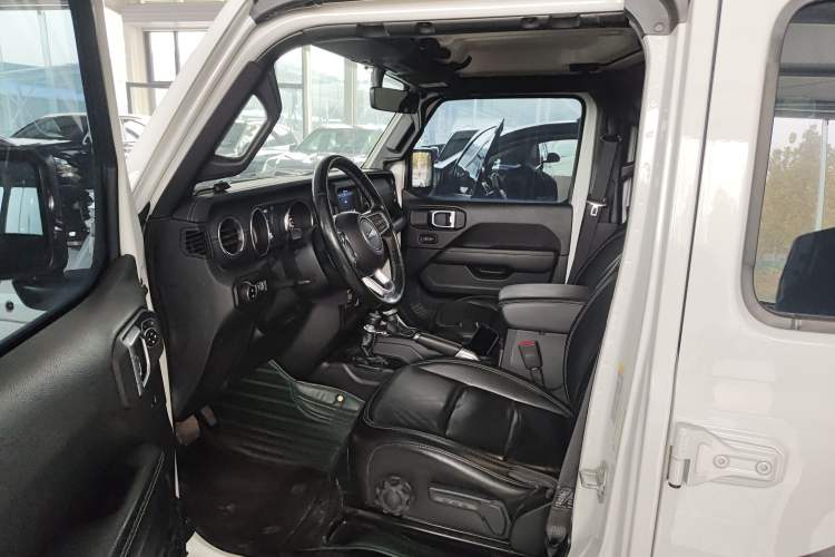 Used Jeep Wrangler 2019 2.0T Sahara Four-Door Version China VI Emission Standard