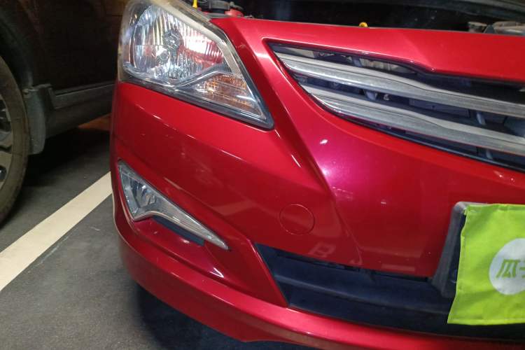 Used Hyundai Verna (older generation) 2014 1.4L Automatic Smart GLS Right Front Headlight