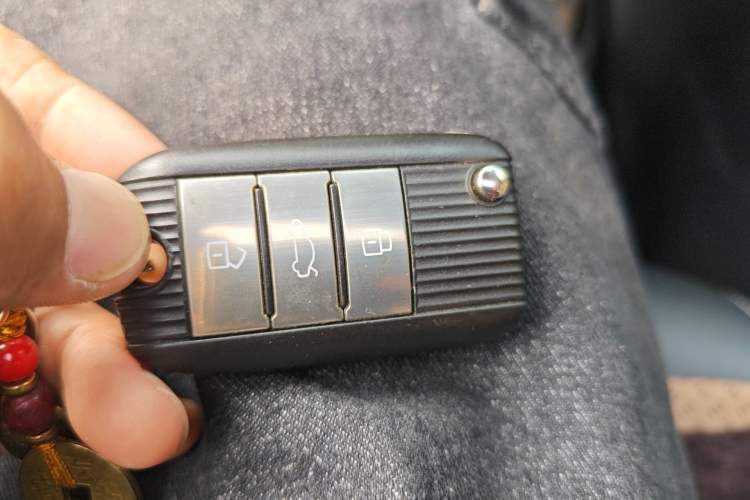 Used Roewe RX5 2016 20T Two-Wheel Drive Automatic Internet Smart Edition
