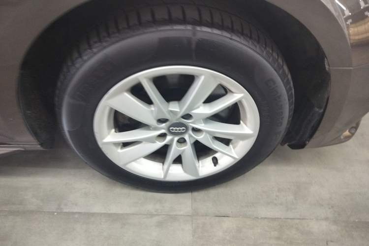 Used Audi A4L 2017 40 TFSI Ambition Edition Right Front Wheel Hub