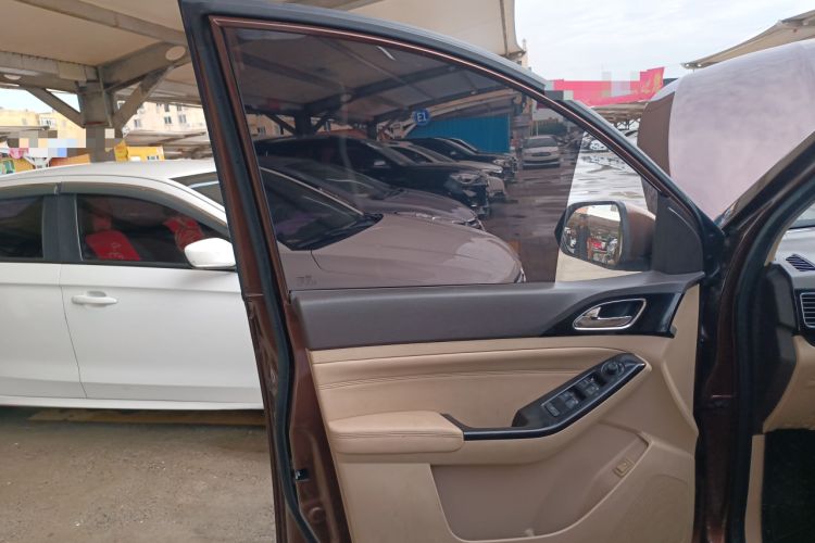 Used Baojun 730 2014 1.5L manual Comfort version 7 seats
