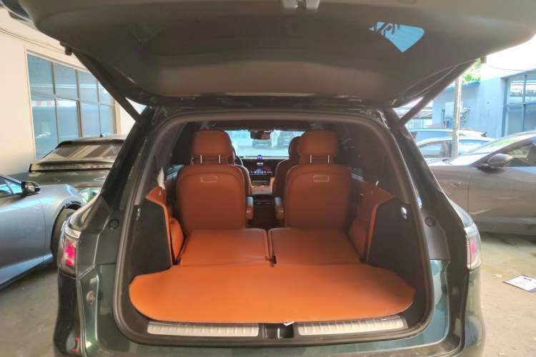 Used Hima AITO M8 2025 Extended-Range Max Version 37 kWh 6-Seater