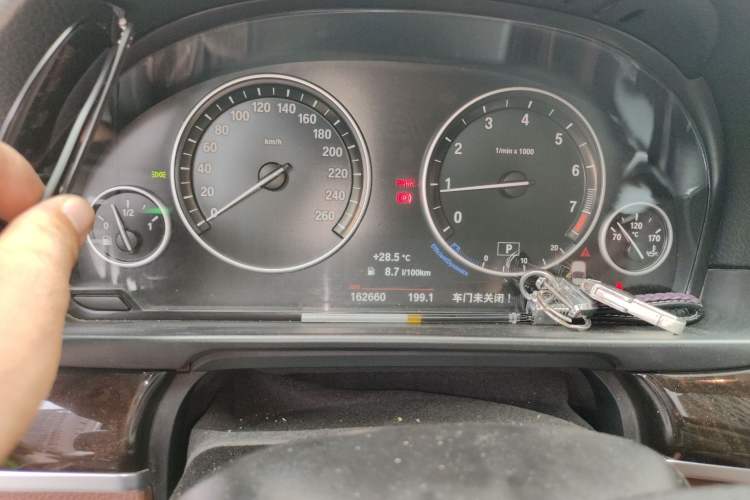 Used BMW 5 Series 2014 525Li Leading Model
