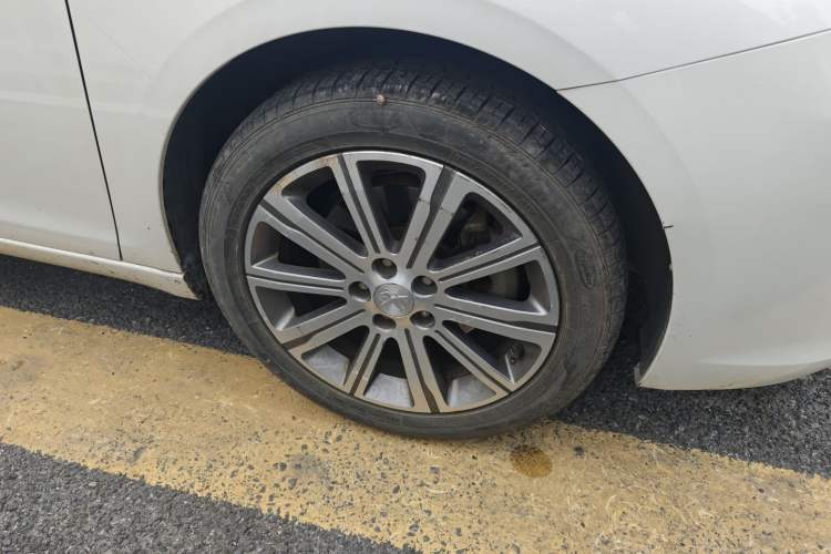 Used Peugeot 408 2016 1.6T Automatic Luxury Edition Right Front Wheel Hub