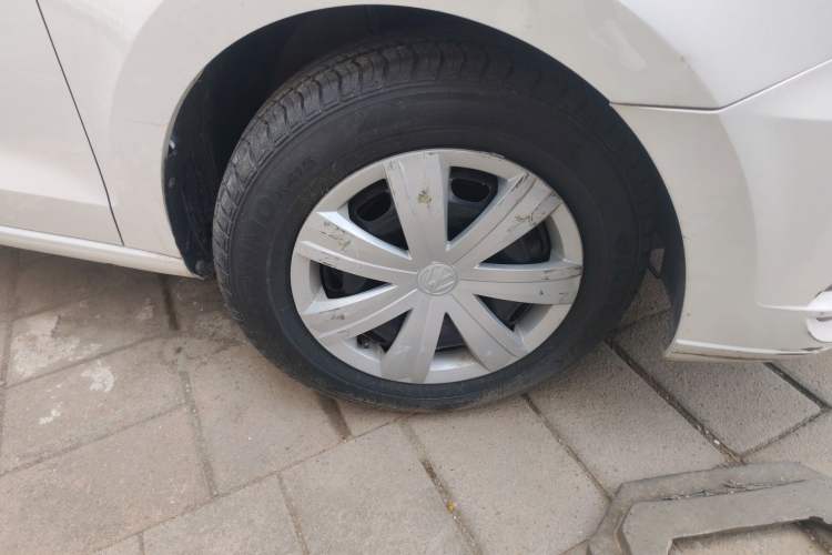 Used Volkswagen Jetta 2017 1.4L Manual Fashion Edition Right Front Wheel Hub