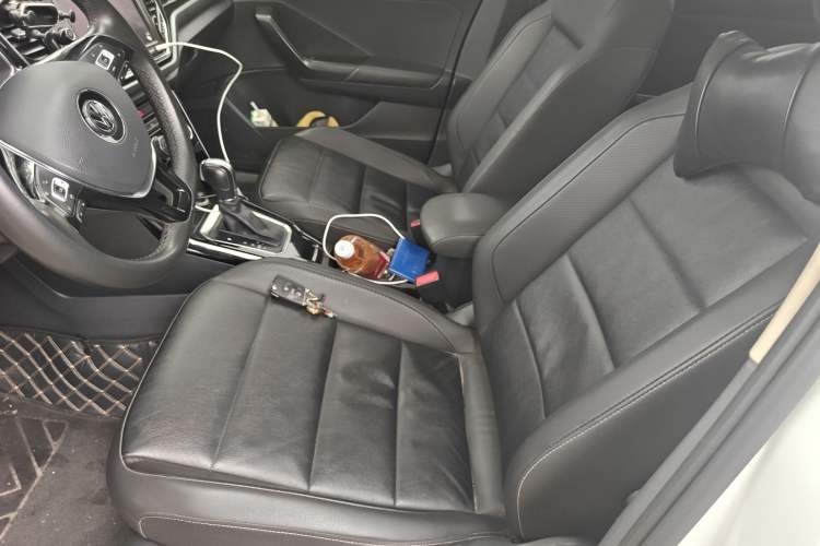 Used Volkswagen T-ROC 2019 280TSI DSG Two-Wheel Drive Comfort Version China VI Standard Left Front Seat