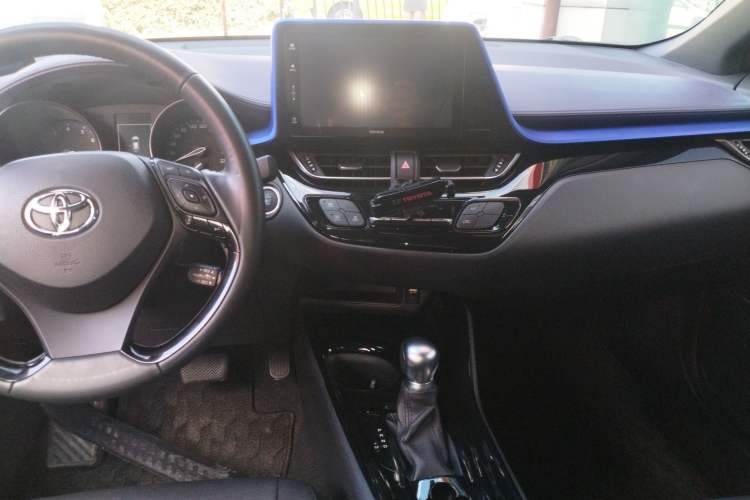 Used Toyota IZOA 2018 2.0L Yichi Version China VI Standard