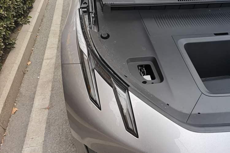 Used Lynk & Co Z20 2026 Model 530km Rear-Wheel Drive Max—Sunrise Red Edition