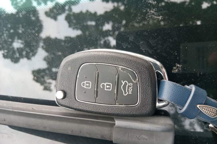 Used Hyundai Santa Fe 2015 2.4L Automatic Two-Wheel Drive Comfort Edition 5 Seats Vehicle Key