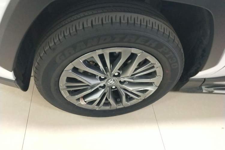 Used Toyota Wildlander 2023 2.0L CVT Two-Wheel Drive Luxury PLUS Edition Left Front Wheel Hub