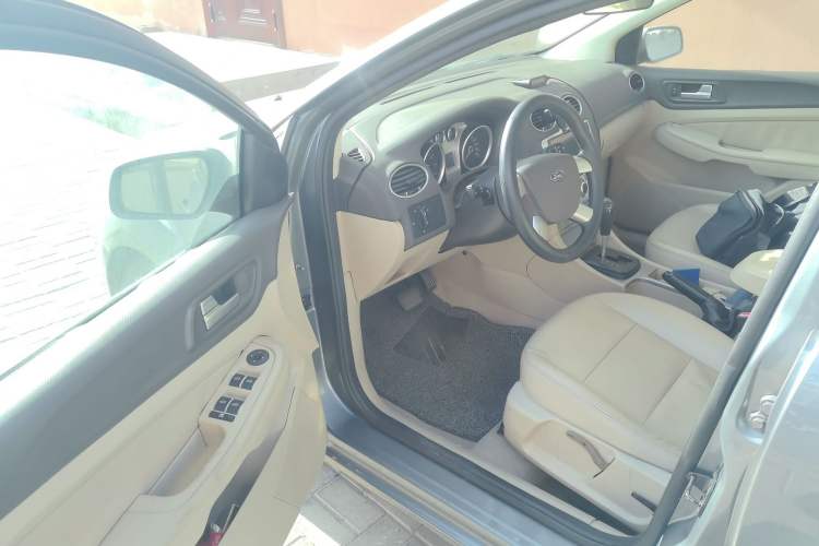 Used Ford Focus 2011 Sedan 1.8L Automatic Fashion Edition
