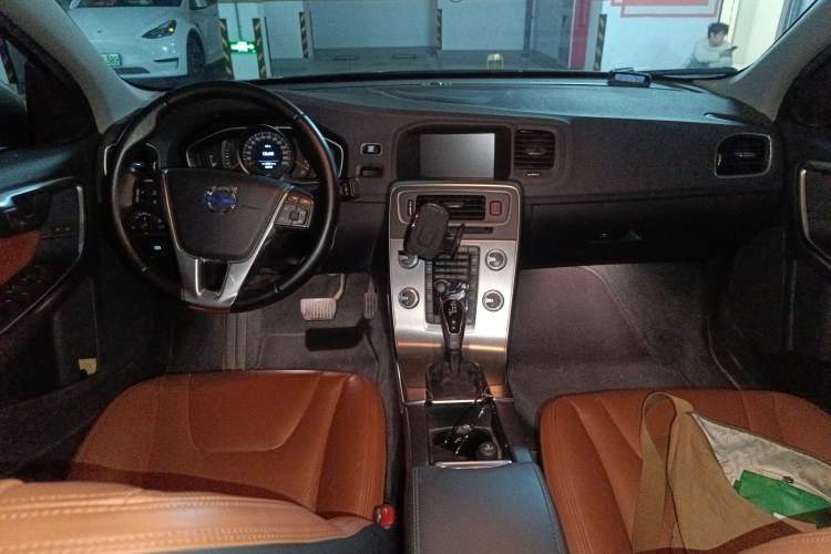 Used Volvo S60 2014 S60L 2.0T Zhiyuan Edition