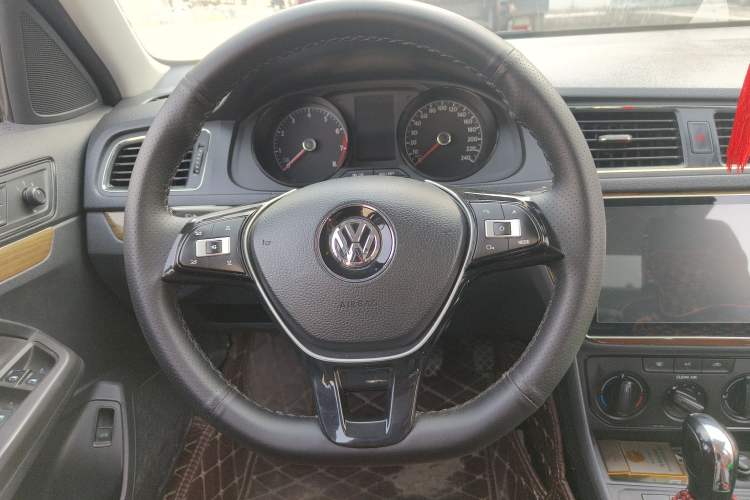 Used Volkswagen Lavida 2015 1.6L Automatic Fashion Edition