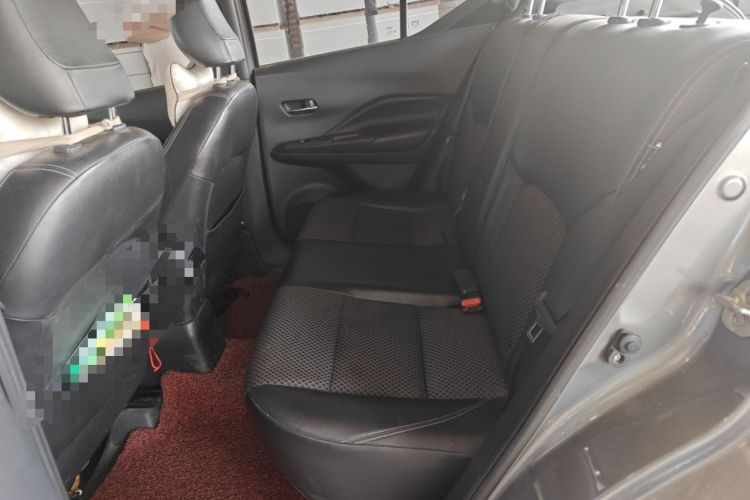 Used Nissan Kicks 2017 1.5L CVT Smart Drive Edition Left Rear Seat