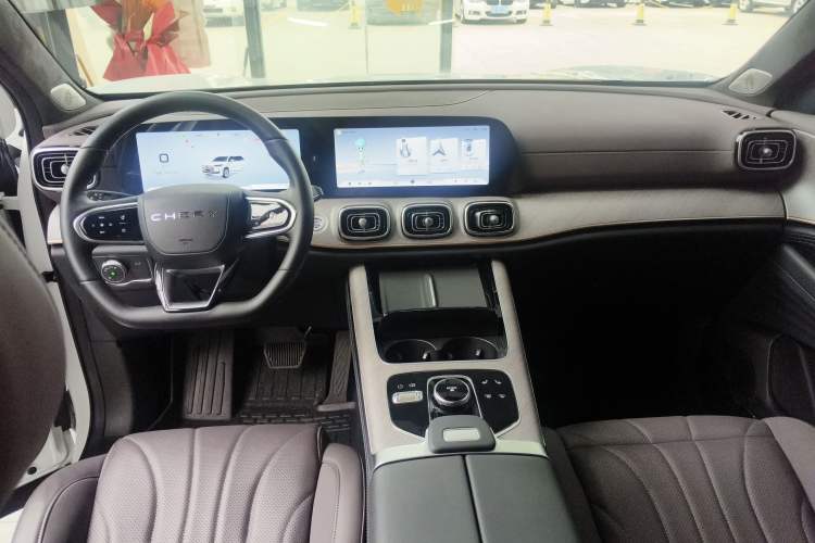 Used Chery Tiggo 9 2025 2.0T Automatic Two-Wheel Drive Luxury Edition 5 Seats
