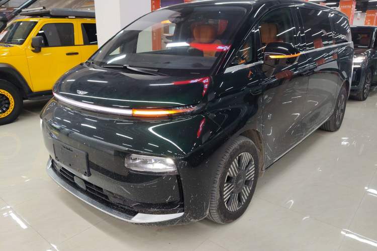 Used Geely Galaxy LEVC L380 2024 140-Degree 6-Seater All-Wheel-Drive Ultra