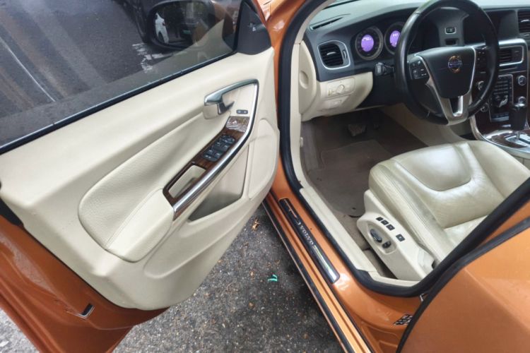 Used Volvo S60 2011 T6 AWD Prestige Edition Driver Seat