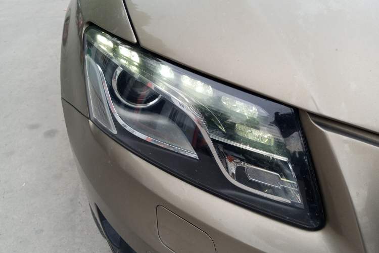 Used Audi Q5 2010 2.0TFSI Technology Edition Right Front Headlight