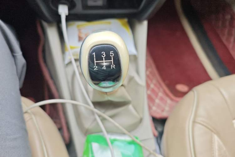 Used Soueast V3 Lingyue 2012 Revised Version 1.5L Manual – Happiness Edition