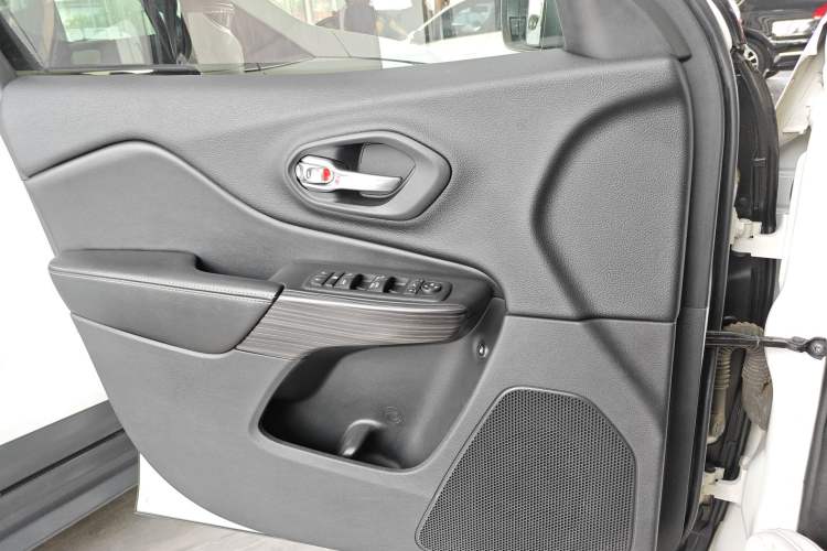 Used Jeep Cherokee 2016 2.4L Leading Edition