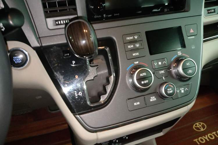 Used Toyota Sienna 2016 3.5L Two-Wheel Drive 7-Seater Parallel Import
