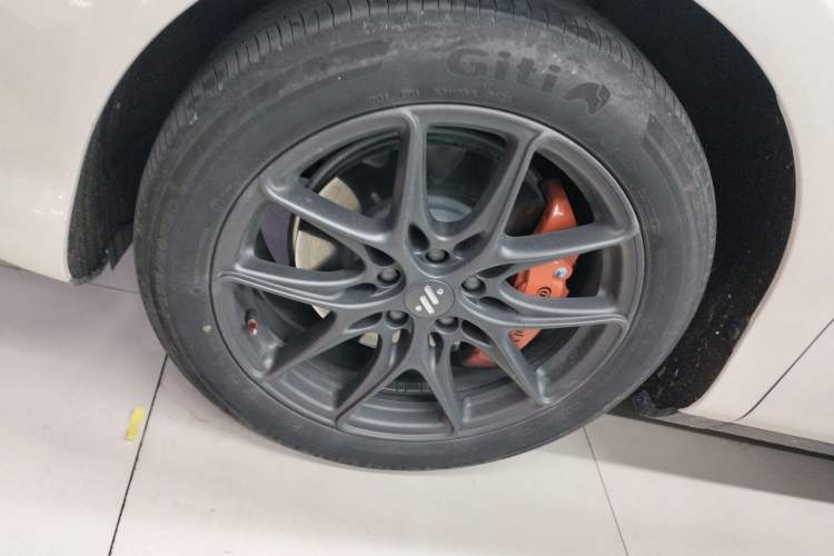 Used IM LS6 2025 Long-Range Lingxi Intelligent Driving Edition Left Front Wheel Hub