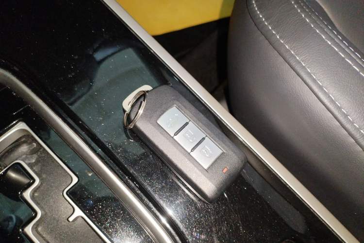 Used Mitsubishi Outlander 2019 2.4L 4x4 Zhi Xiang Edition 5 Seats China V Emission Standard Interior 1