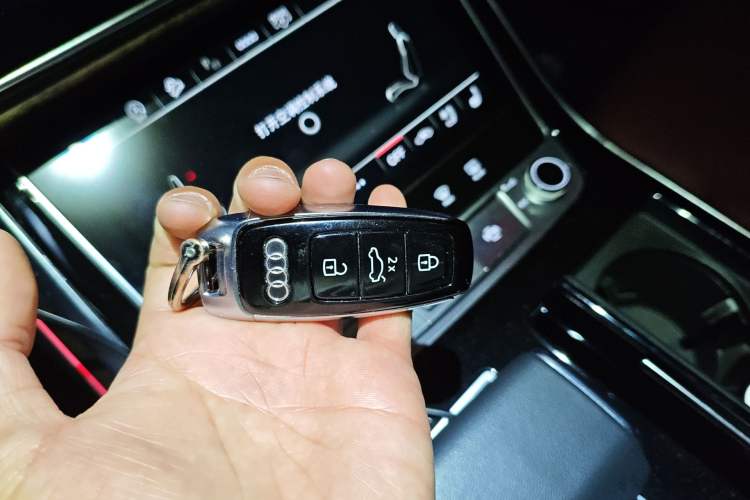 Used Audi Q7 2022 55 TFSI quattro S line Sport model Vehicle Key