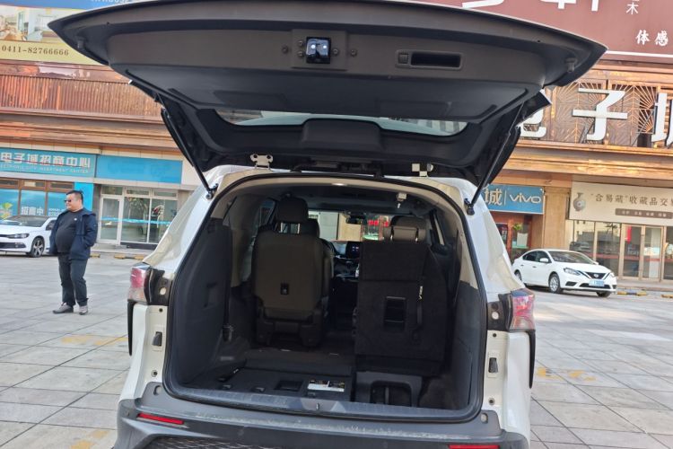 Used Toyota Granvia 2023 2.5L Hybrid Comfort Edition Trunk