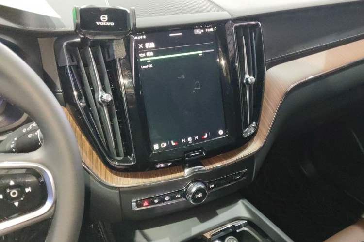 Used Volvo XC60 2024 B5 4x4 Smart Luxury Edition