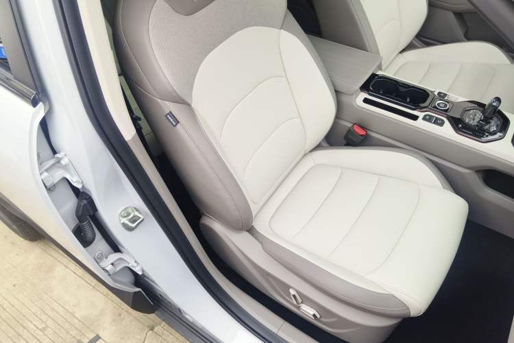 Used Geely Auto icon 2026 Model Chocolate 1.5TD Pure & Refined Edition Right Front Seat