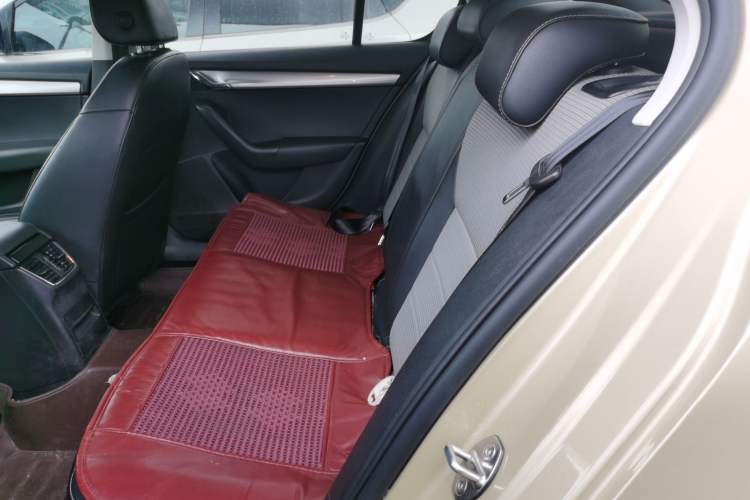 Used Skoda Octavia 2016 1.6L Automatic Chuanxing Edition Left Rear Seat