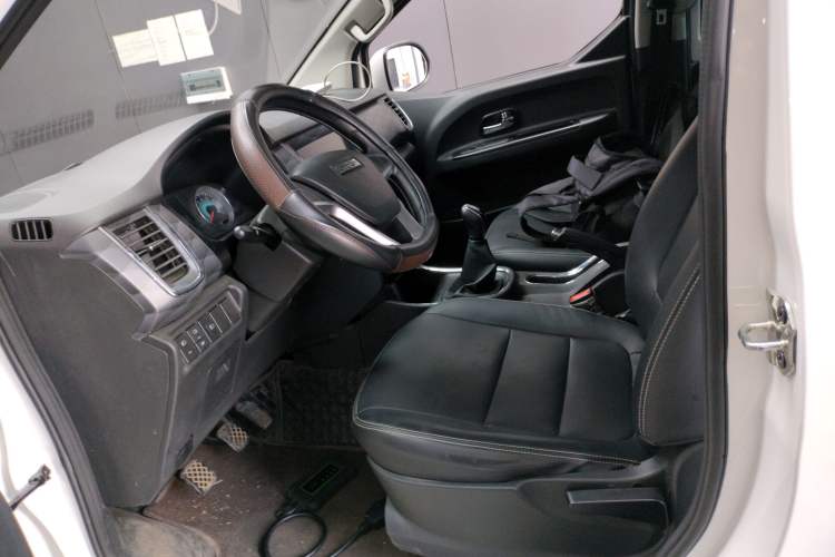 Used Jinbei Gold Hiace 2023 1.5L Passenger Vehicle Engineering Lion 5/6/7 Seater
