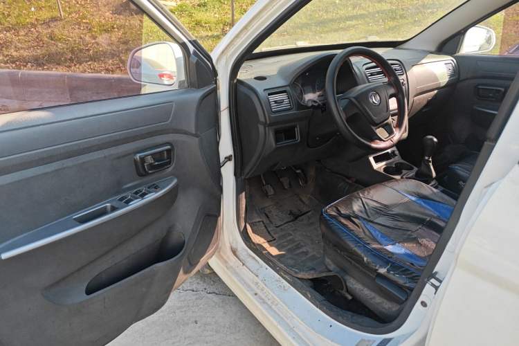 Used Dongfeng Fengon 330 2014 1.5L Manual Standard Edition DK15-02
