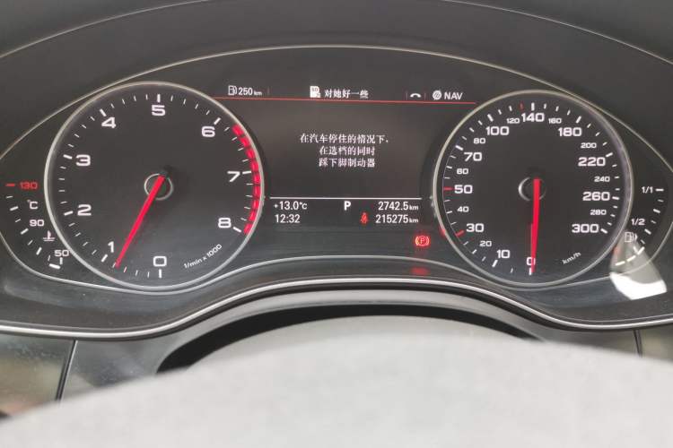 Used Audi A6L 2012 TFSI Standard Model Odometer Close Up