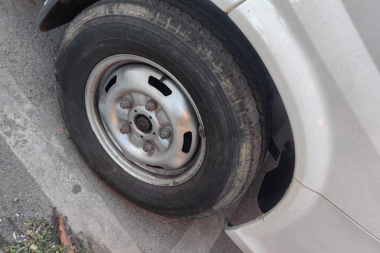 Used JMC Fushun 2023 2.0T Automatic Mid-Range Mid-Roof Commercial Multi-Purpose 7-Seater Passenger Vehicle
