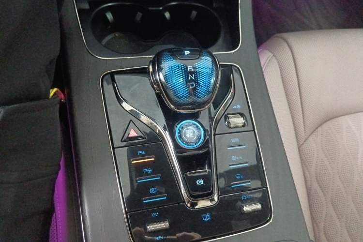 Used BYD Han 2025 DM-i Intelligent Driving Edition 125KM LiDAR Flagship Model Gear Lever