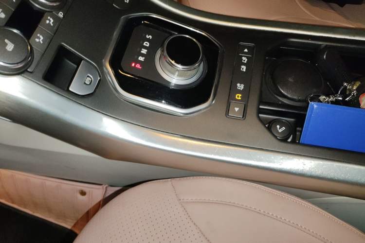 Used Land Rover Range Evoque 2012 2.0T 5-Door Ignite Edition Gear Lever