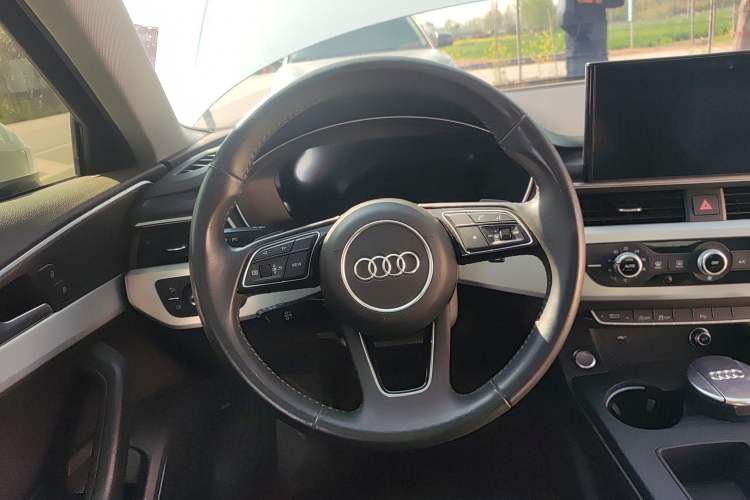 Used Audi A4L 2020 40 TFSI Fashion Dynamic Model Steering Wheel