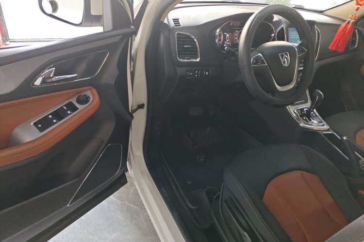 Used Baojun 560 2016 1.8L iAMT Elite Edition
