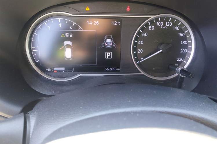 Used Nissan Kicks 2017 1.5L CVT Smart Edition Odometer Close Up