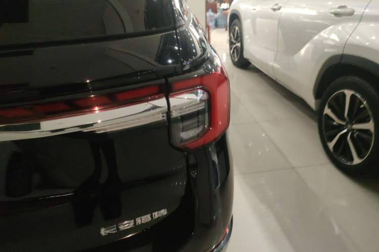 Used Ford Explorer 2023 EcoBoost 285 Four-Wheel Drive Titanium Edition 7-Seater
