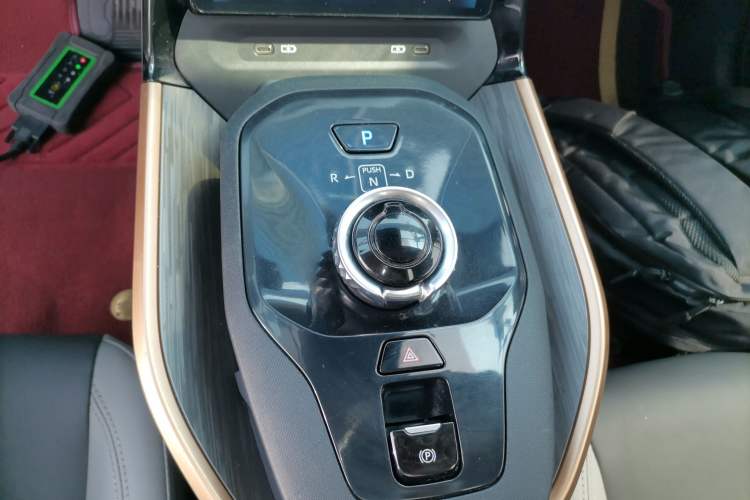 Used Toyota bZ3 2023 517 km Elite PRO Gear Lever