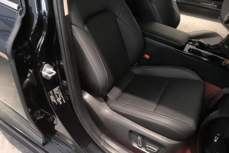 Used Toyota Camry 2026 Model Dual-Engine 2.0HSE Sport Lite Edition
