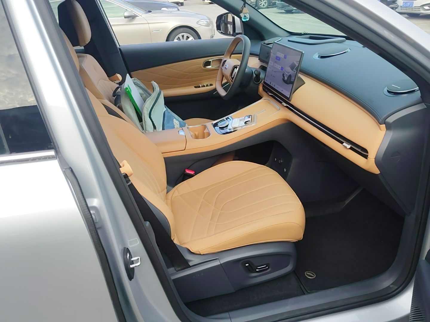 Geely Galaxy Xingjian 7 EM-i 2025 120km Navigator Edition — снимка 19
