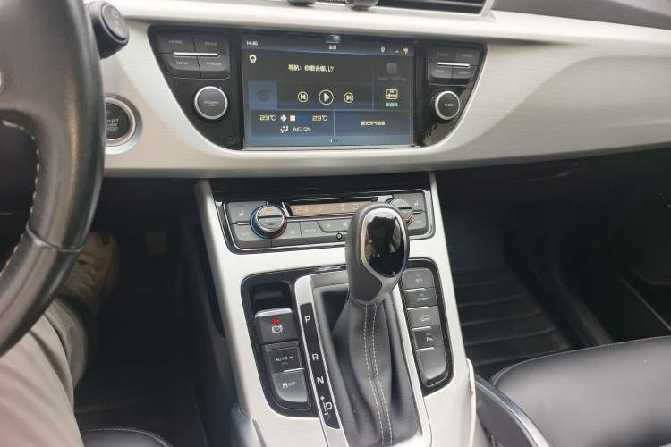 Used Geely Auto Emgrand X7 Sport 2016 1.8TD Automatic Smart Model Audio And AC Panel