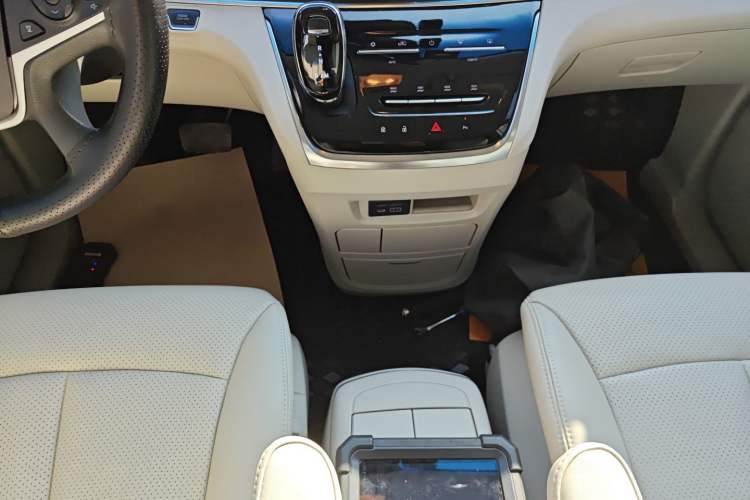 Used Buick GL8 2023 Land Executive Class Smart Enjoyment Model