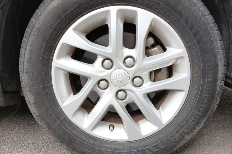 Used Geely Auto Emgrand 2016 Sedan 1.5L Manual Luxury Model Right Front Wheel Hub